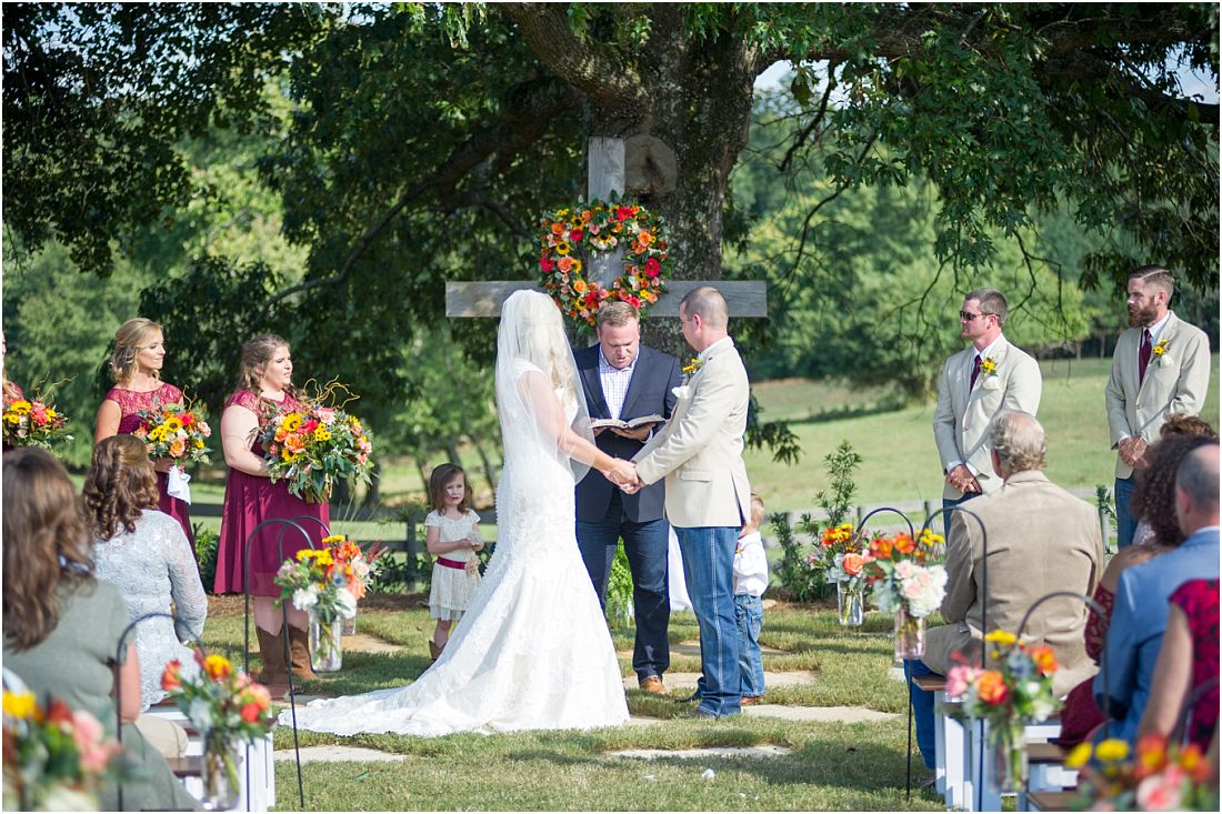 wright-farm-wedding-georgia-barn-laura-barnes-photo-spruill-35